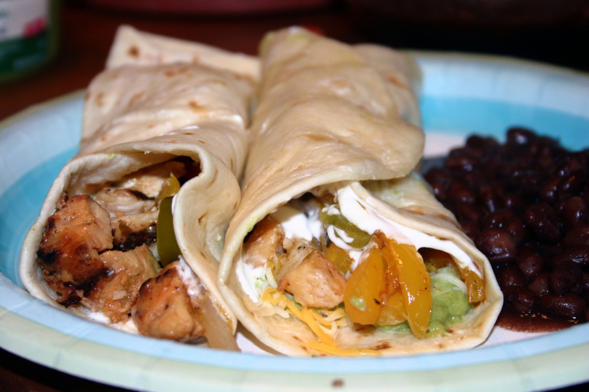 Easy Grilled Chicken Fajitas with a Side of Seasoned Black Beans