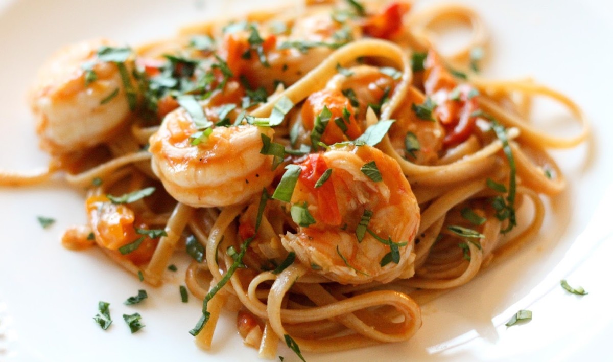 Shrimp Linguine with Tomato Sauce